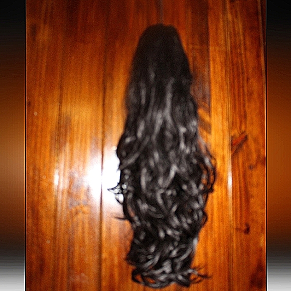 Clip On Ponytail - Picture 1 of 3